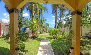 a garden with palm trees and a pathway at Belfort House B&B in Valencia