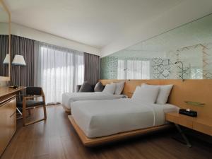Postel nebo postele na pokoji v ubytování IZE Seminyak by LifestyleRetreats