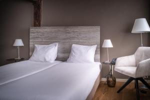 Postel nebo postele na pokoji v ubytování Hotel Au Quartier