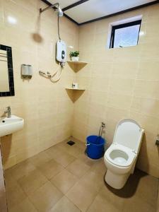 Een badkamer bij Salang Indah Tioman