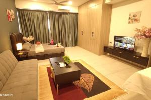 Sjónvarps- og/eða afþreyingartæki á BS722- Self Checkin-Wifi-Netflix-Parking-Pool-Klia, 5073 +15 myndir