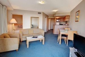 Istumisnurk majutusasutuses Landmark Resort Mooloolaba 4th Floor Apartment with a View