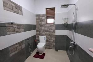 Ванна кімната в Spacious Greenery Homely Home