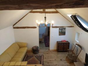 a living room with a couch and a table at Superbe appartement dans charmant corps de ferme in Achères-la-Forêt