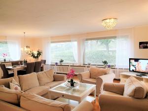 TV a/nebo společenská místnost v ubytování fewo1846 - Villa Westerallee - Bungalow mit drei Schlafzimmern und Garten