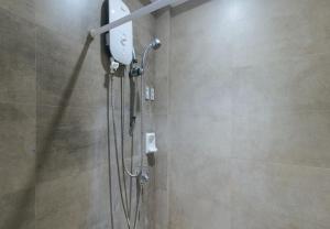 Koupelna v ubytování RedDoorz at Grand Apartelle Hernan Cortes Cebu + 23 fotografií