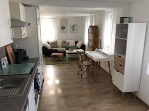 Kuchyň nebo kuchyňský kout v ubytování Gemütliche Kleine Wohnung