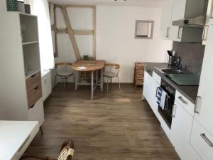 Kjøkken eller kjøkkenkrok på Gemütliche Kleine Wohnung
