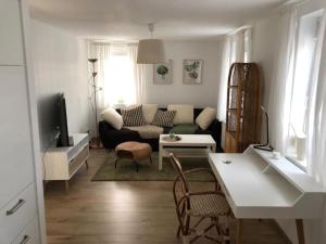 TV a/nebo společenská místnost v ubytování Gemütliche Kleine Wohnung