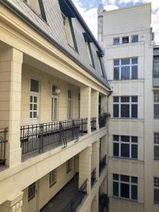 Balkón alebo terasa v ubytovaní Vintage Elegance MostCentralApt !Váci street!