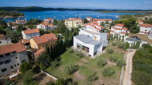 an aerial view of a small town with a body of water at Studio OM by Valsabbion in Medulin