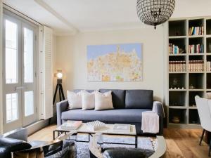 a living room with a blue couch and a table at Stylish retreat in the heart of Notting Hill in London