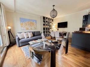 a living room with a couch and a table at Stylish retreat in the heart of Notting Hill in London