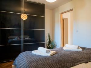 Posteľ alebo postele v izbe v ubytovaní Apartamenty Zakątek Harenda