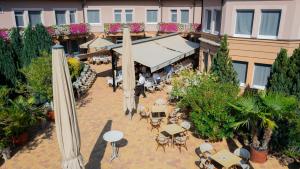 A restaurant or other place to eat at Granada Conference, Wellness and Sport Hotel