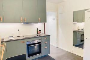 Kuchyň nebo kuchyňský kout v ubytování INACTIVE Cozy & Modern Studio by Metro Station + 33 fotografií