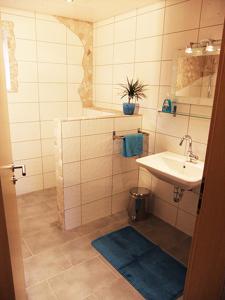 Ένα μπάνιο στο Ferienwohnung Viabella