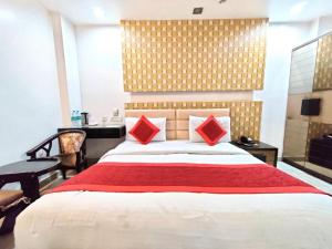 Postel nebo postele na pokoji v ubytování Hotel Delhi Pride, Karol Bagh