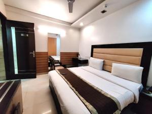 Postel nebo postele na pokoji v ubytování Hotel Delhi Pride, Karol Bagh