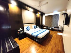 Postel nebo postele na pokoji v ubytování Hotel Delhi Pride, Karol Bagh