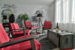 L'Ostra 0, appartement haut standing front de mer à Cancale sur le Port de La Houle的休息区