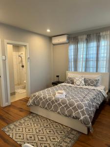 a bedroom with a large bed and a bathroom at A modern townhouse at Farm in Georgetown