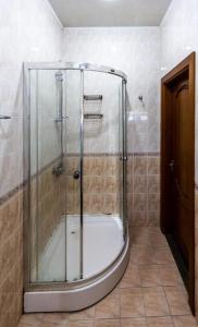 Azneft Royal Suite Apartment Sea View tesisinde bir banyo