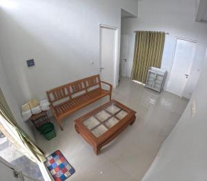 Seating area sa GKR J8 Homestay Jogja