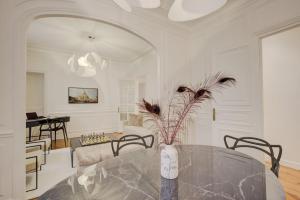 Le Parisien Chic et Contemporain