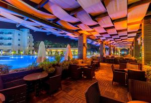 VUNI PALACE PREMIUM Kyrenia Hotel & SPA & Casino Beachfront Location ! 레스토랑 또는 맛집