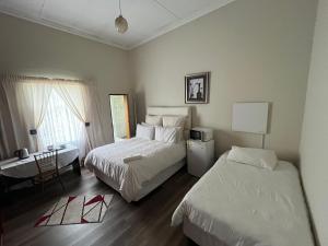 Un pat sau paturi într-o cameră la The Manse