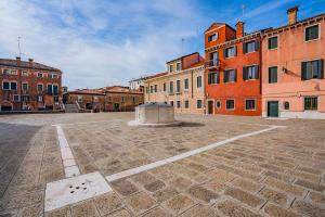 an empty square in a city with buildings at Dimora San Trovaso Enchanting Four-bedrooms in Venice
