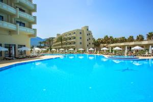 VUNI PALACE PREMIUM Kyrenia Hotel & SPA & Casino Beachfront Location ! 내부 또는 인근 수영장
