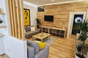 a living room with a couch and a table at apartamento premium muy cerca ciudad Barcelona in Badalona