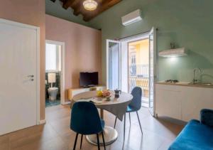 a kitchen and living room with a table and chairs at Franco Il Conte in Bagheria