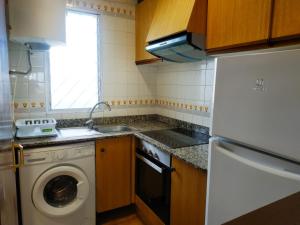 a kitchen with a washing machine and a washer at Peñiscola Playa Vista Mar Superior Orangecosta in Peñíscola