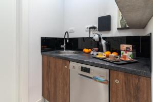Antares Luxury Rooms 2的厨房或小厨房