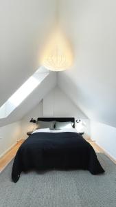 En eller flere senge i et værelse på Family Friendly 4 Bedroom Flat in Peaceful Area