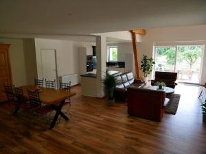 Φωτογραφία από το άλμπουμ του Gîte maison entière, piscine intérieure chauffée privée, proche Alsace σε Entre-deux-Eaux