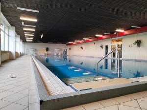 Πισίνα στο ή κοντά στο Apartment Harzblick - Traumaussicht & Schwimmbad