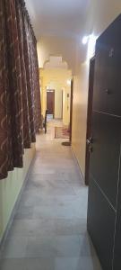 a hallway with a hallway leading to a room at Al Amoodi Furnished Apartments in Hyderabad