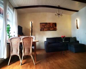 a living room with a table and chairs and a couch at Ferienwohnung ,,Zur Alten Mühle'' im Storchendorf Rühstädt in Rühstädt