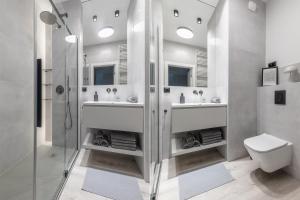 Ένα μπάνιο στο SuperApart Herbu Janina 4, Wilanów, szpital Medicover, Paley, parking +24 φωτογραφίες