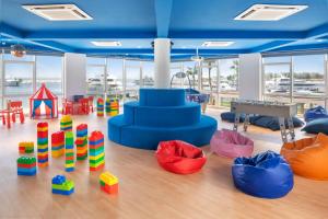 JA Beach Hotel, Dubai的儿童俱乐部