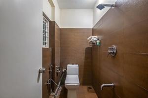 Koupelna v ubytování Treebo Sans Sarav Kushalnagar