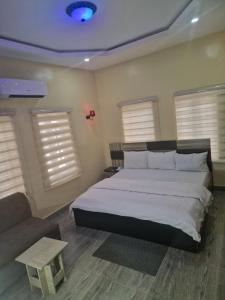 En eller flere senge i et værelse på STAR DIAMOND VIEW LOUNGE & SUITE