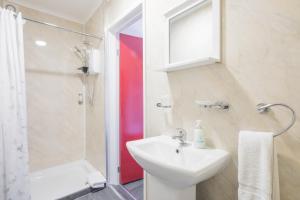 Rasa Sayang House - Self-check-in guesthouse的一间浴室