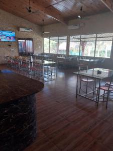 Lounge nebo bar v ubytování Jim Corbett Tiger Resort