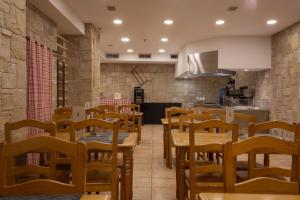 a restaurant with wooden tables and wooden chairs at Hotel Camel lot in Pas de la Casa