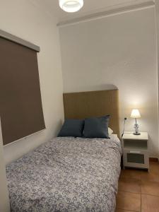 Łóżko lub łóżka w pokoju w obiekcie El apartamento de Ana -Jerez